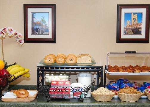 Quality Convention Center Inn 2*
