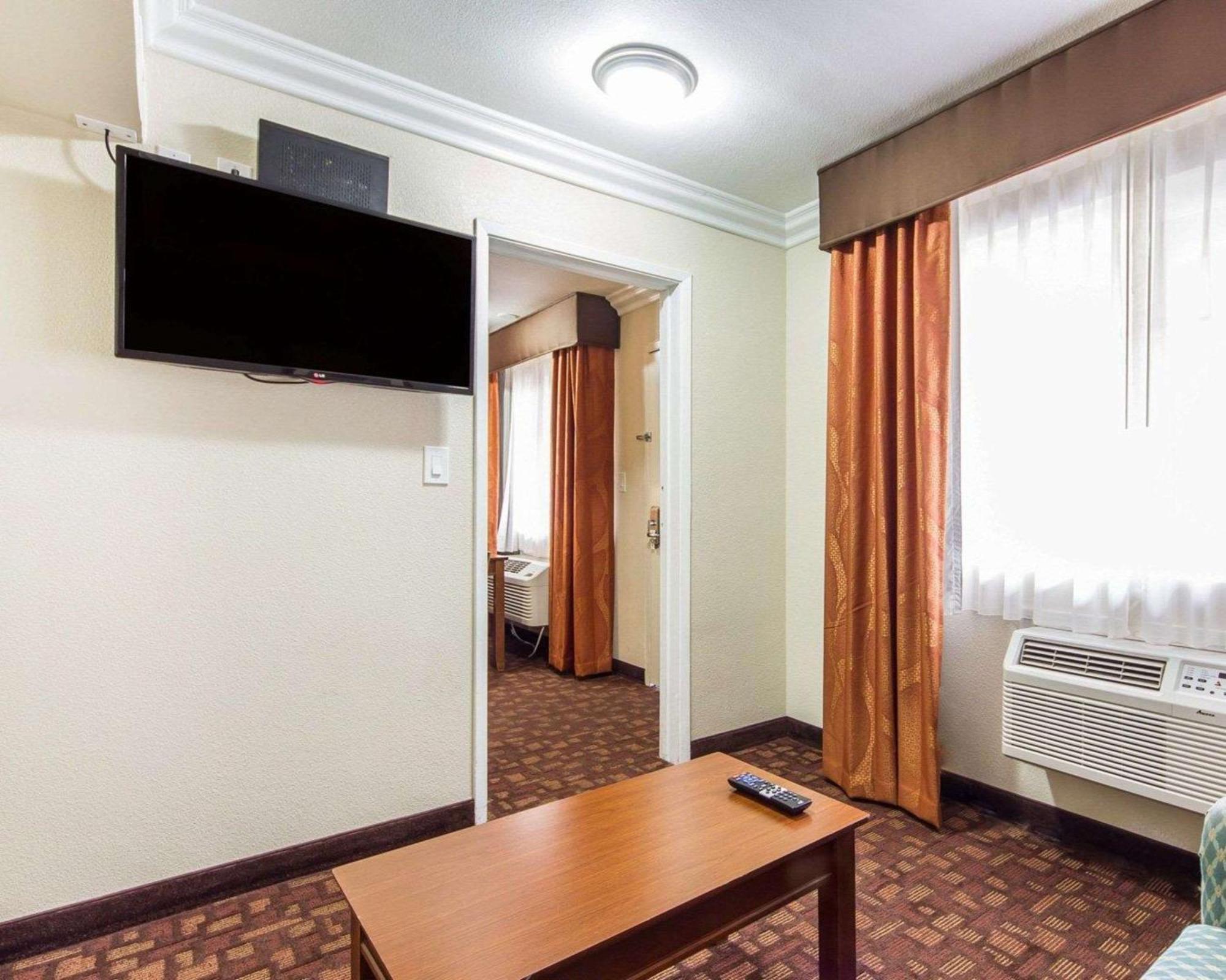 Inn Quality Convention Center