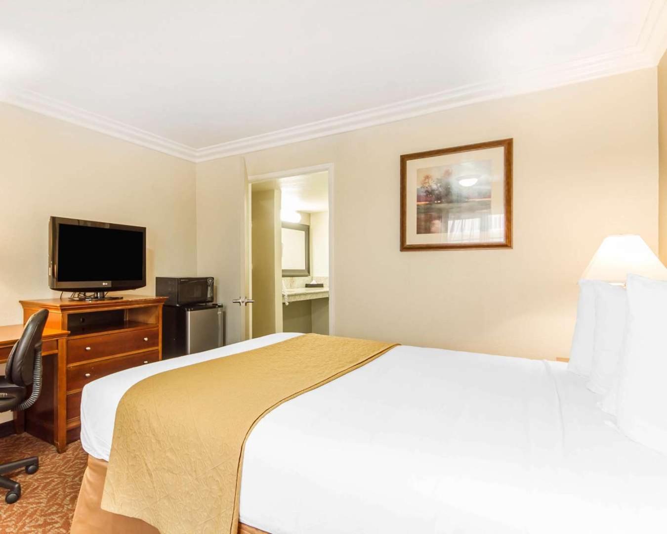 Quality Convention Center Inn 2*