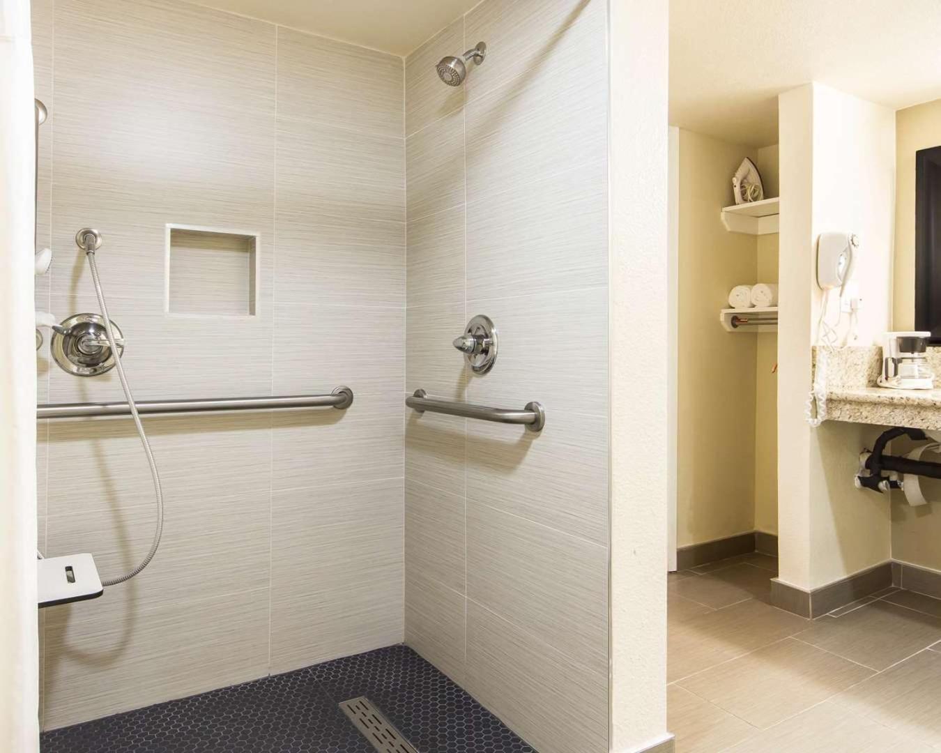 Quality Convention Center Inn